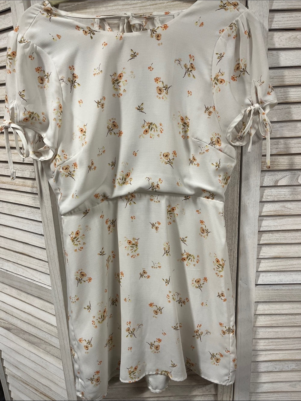 Le Lis Floral Mini Dress Large Cream Ruffle Open Back Cottagecore Boho Chic